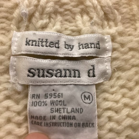 VTG Susann D hand knitted Shetland Wool Womens sweater size Medium Aztec design - Picture 8 of 8